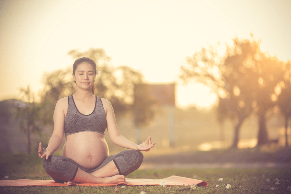 Tập yoga bà bầu cực kì tốt cho cả mẹ và bé