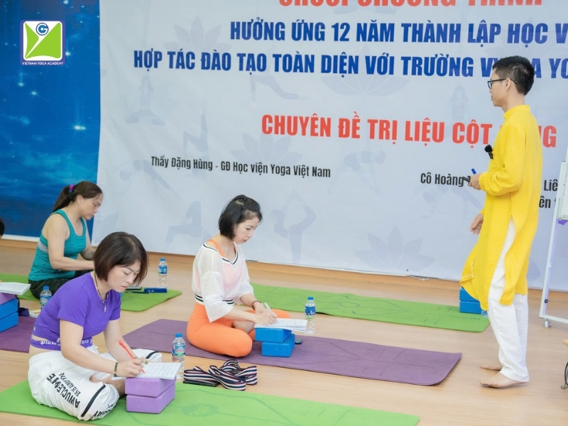 hoc-vien-yoga-viet-nam-cung-cap-cac-chuong-trinh-giup-hoc-vien-dap-ung-du-dieu-kien-de-tro-thanh-giao-vien-yoga