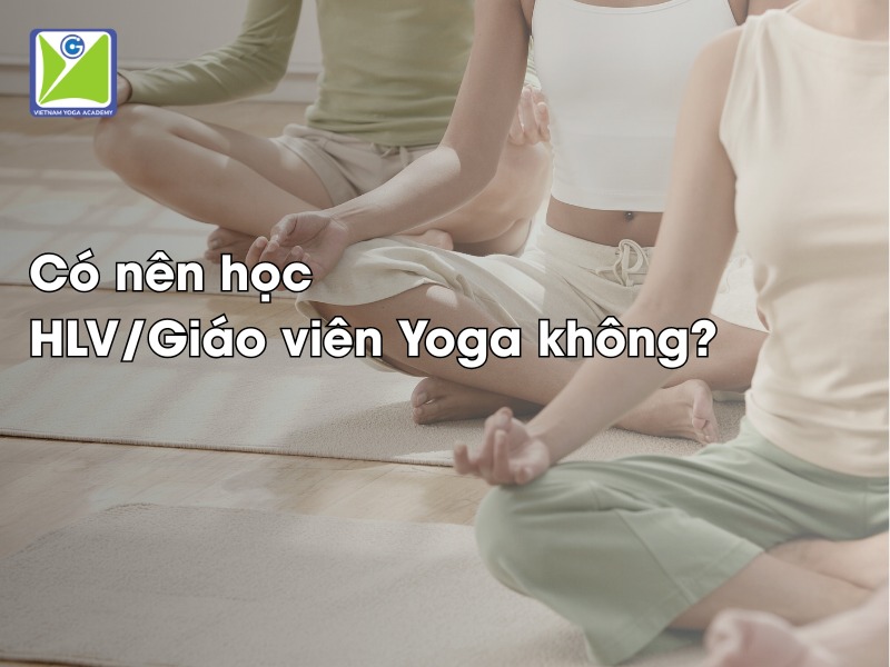 Co-nen-hoc-huan-luyen-vien-yoga-khong