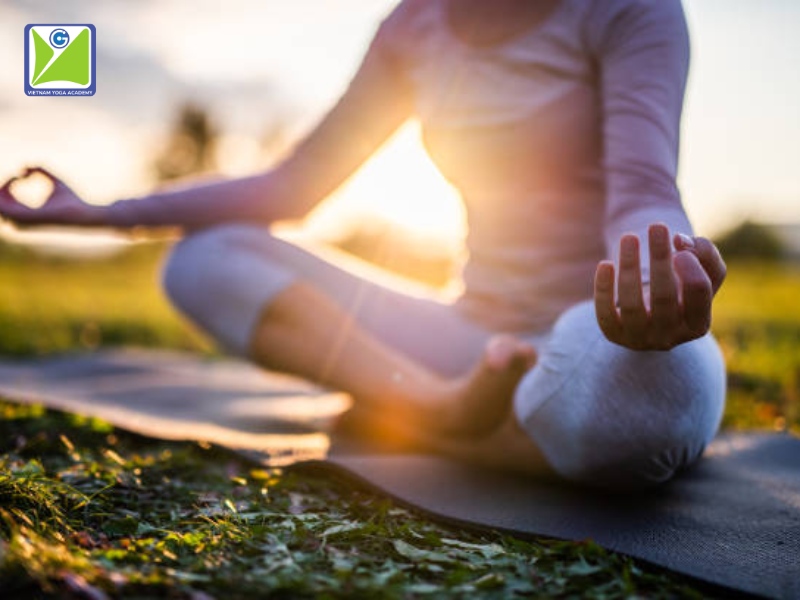Nen-tap-yoga-chua-benh-phu-khoa-vao-buoi-sang-va-chieu-mat