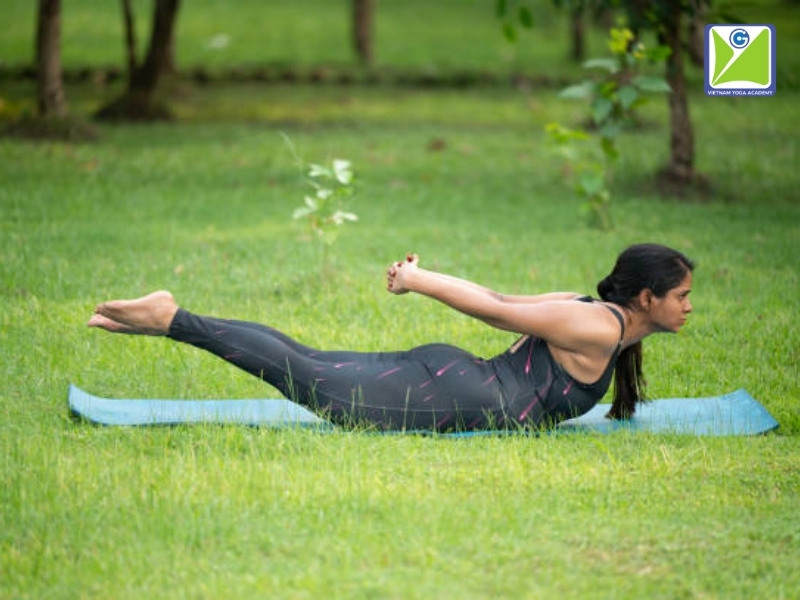 Tu-the-con-chau-chau-trong-yoga-can-bang-noi-tiet-to