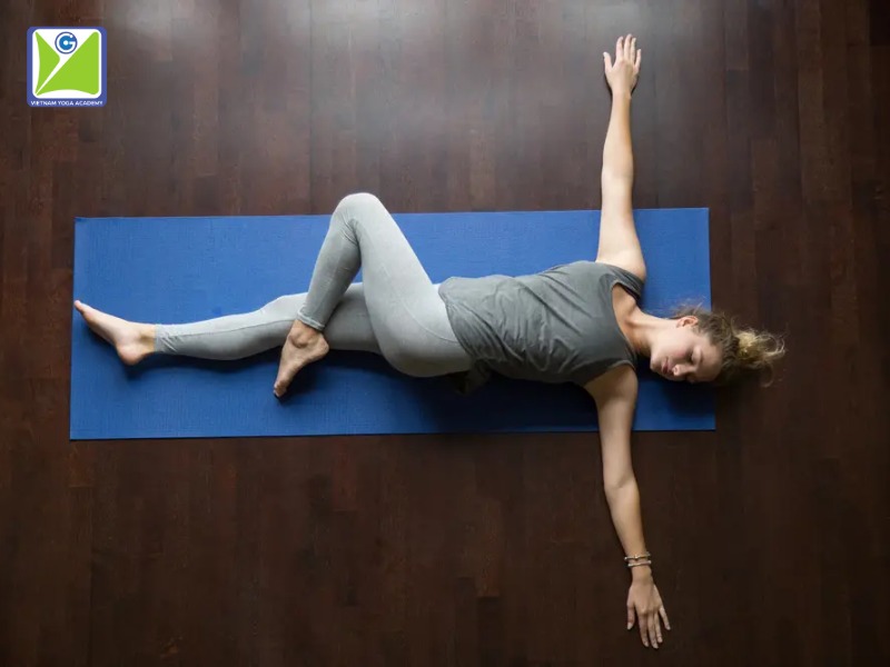 tu-the-van-minh-nam-ngua-trong-yoga-dieu-tri-dau-lung